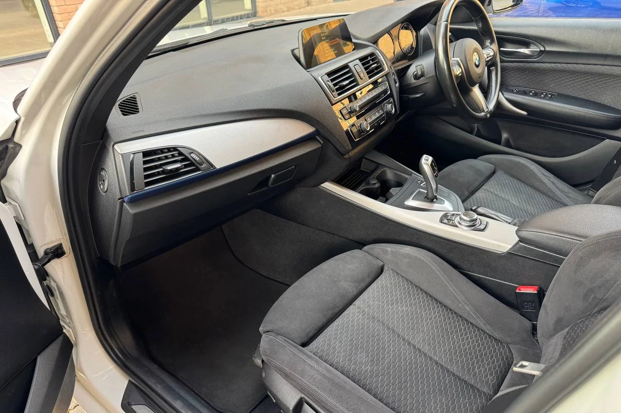 Thumbnail 15 for BMW 1 Series 118d 2016