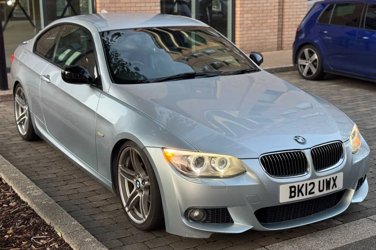 Thumbnail 1 for BMW 3 Series 318i 2012