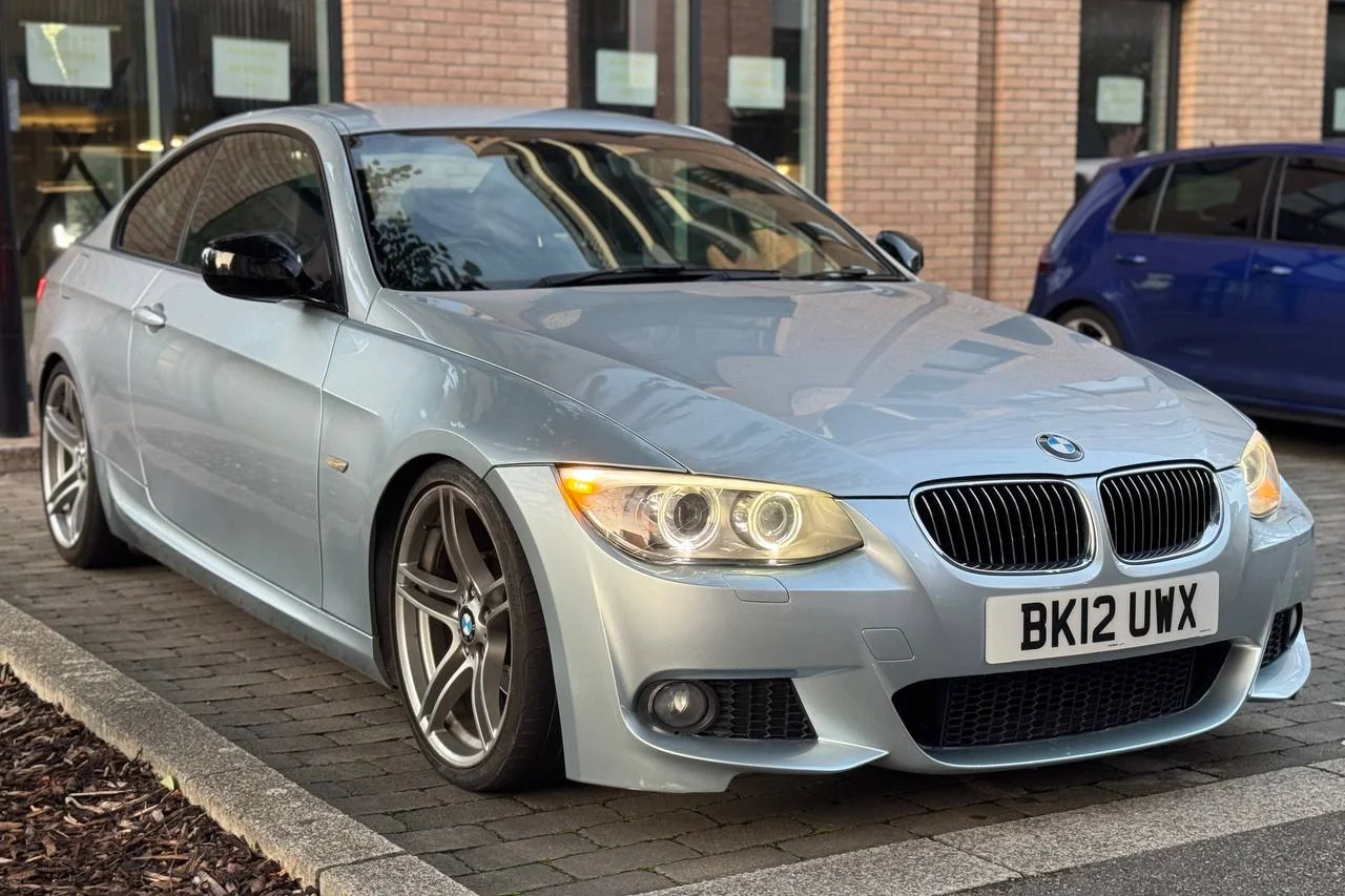 Thumbnail 7 for BMW 3 Series 318i 2012