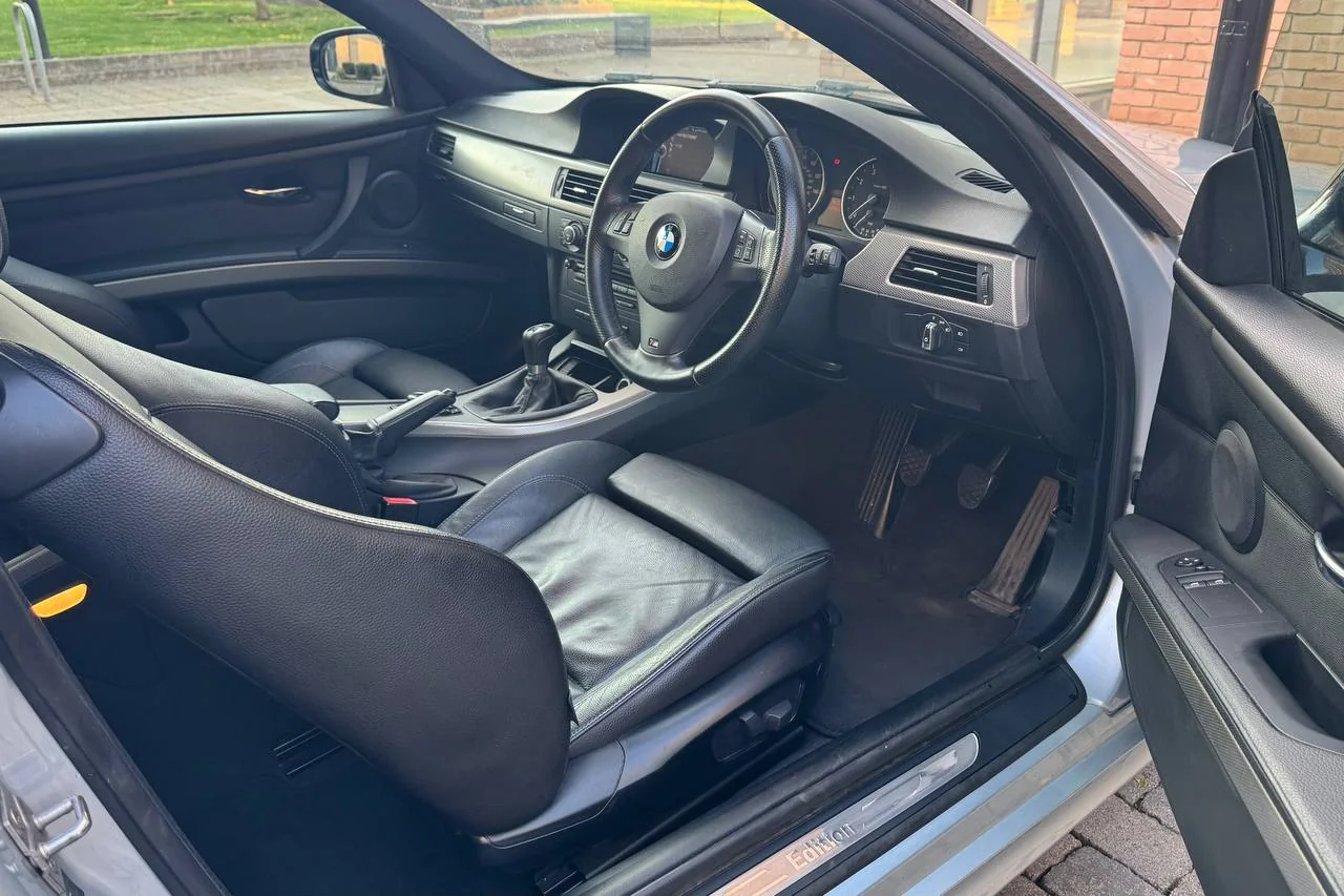 Thumbnail 13 for BMW 3 Series 318i 2011