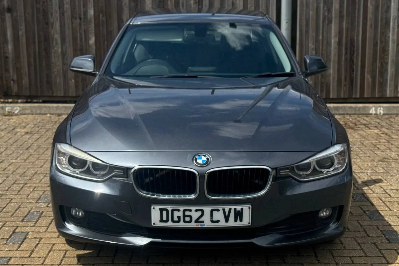Thumbnail 2 for BMW 3 Series 320d EfficientDynamics 2012