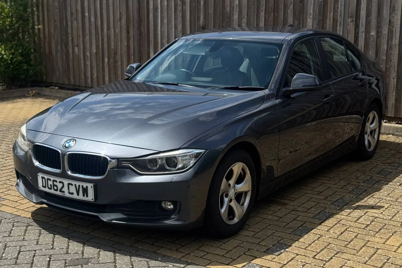 Thumbnail 3 for BMW 3 Series 320d EfficientDynamics 2012