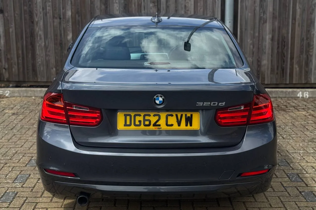 Thumbnail 5 for BMW 3 Series 320d EfficientDynamics 2012