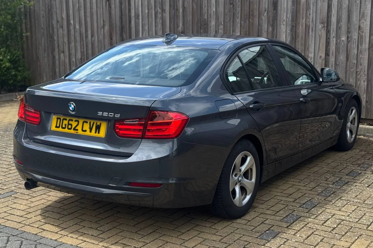 Thumbnail 6 for BMW 3 Series 320d EfficientDynamics 2012
