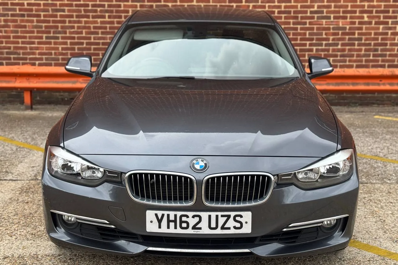Thumbnail 2 for BMW 3 Series 320i xDrive Luxury 2012