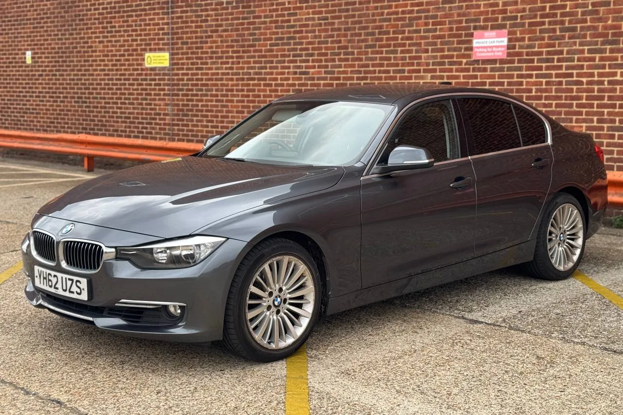 Thumbnail 3 for BMW 3 Series 320i xDrive Luxury 2012