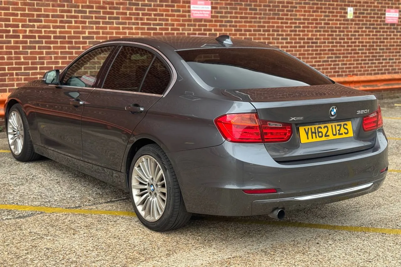 Thumbnail 4 for BMW 3 Series 320i xDrive Luxury 2012