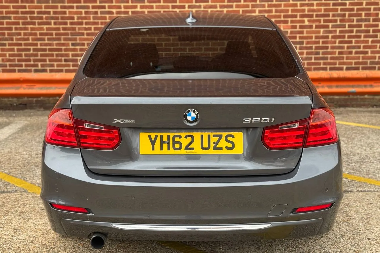 Thumbnail 5 for BMW 3 Series 320i xDrive Luxury 2012