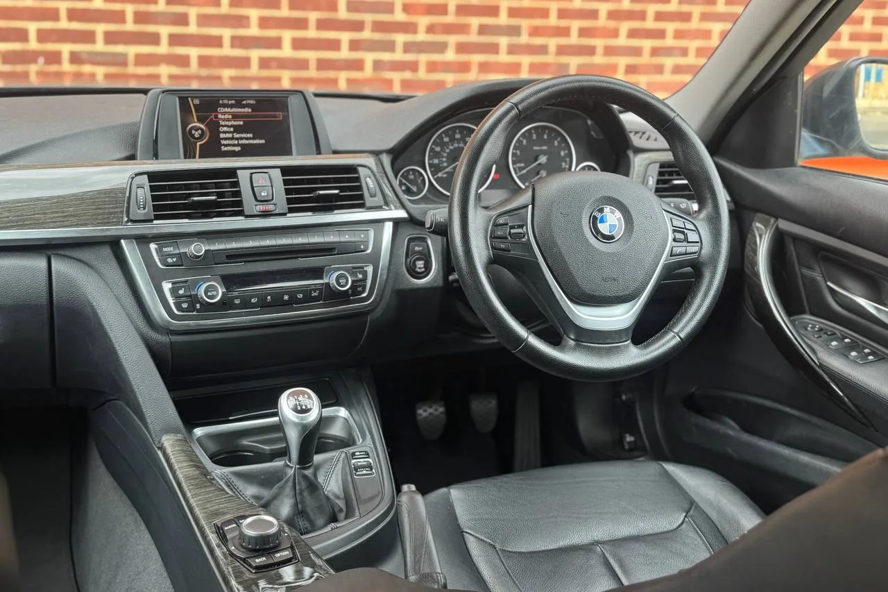 Thumbnail 9 for BMW 3 Series 320i xDrive Luxury 2012