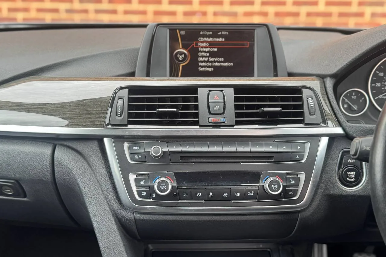 Thumbnail 13 for BMW 3 Series 320i xDrive Luxury 2012