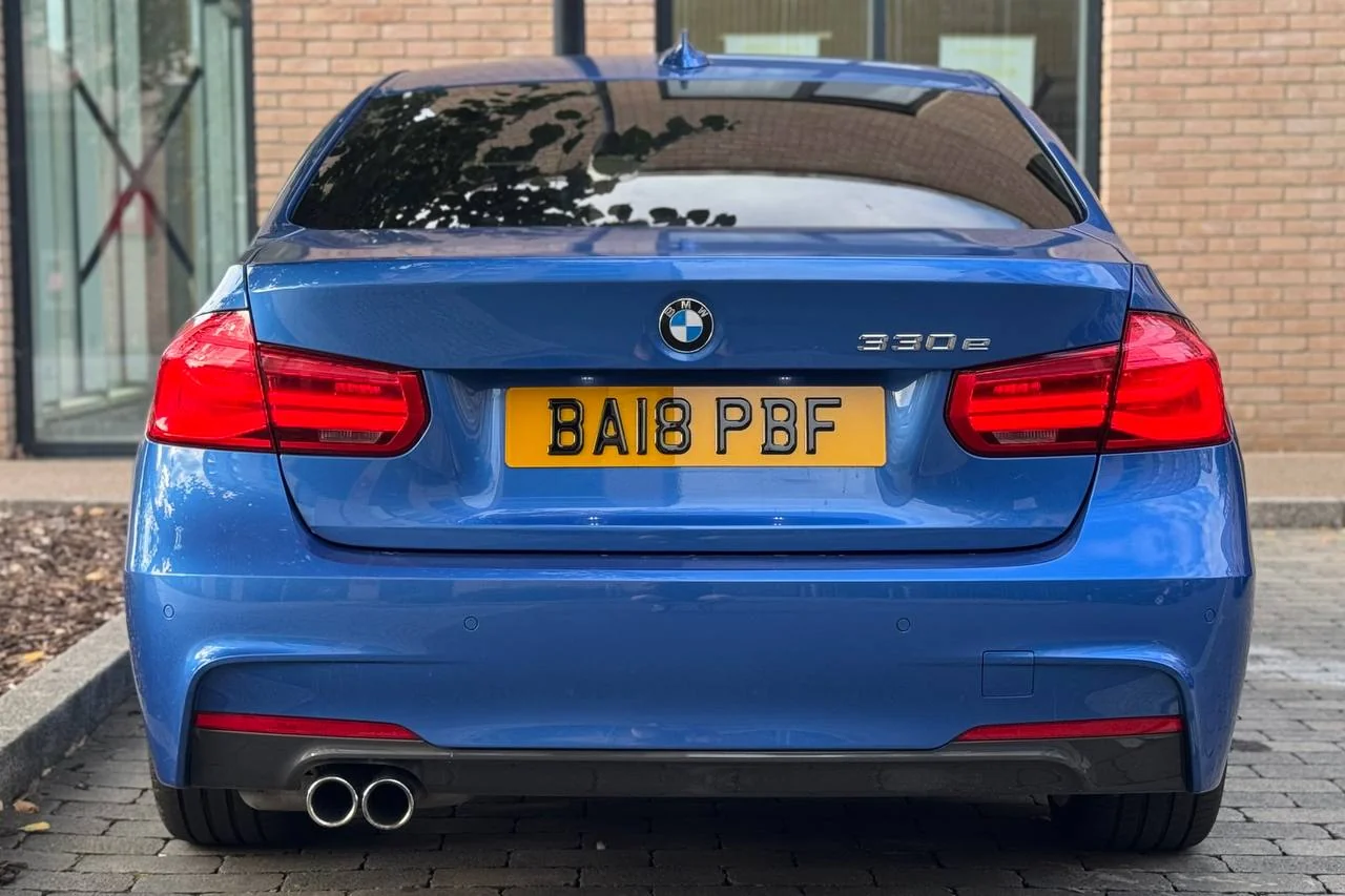 Thumbnail 10 for BMW 3 Series 330e 2018