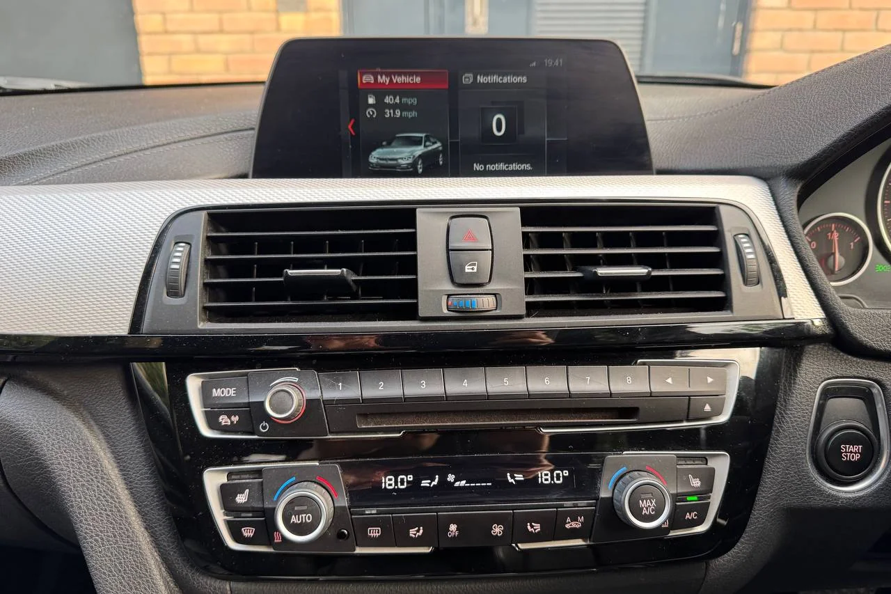 Thumbnail 17 for BMW 3 Series 330e 2018