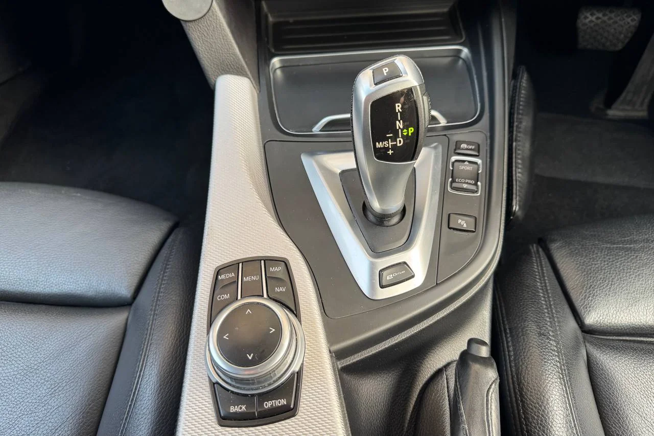 Thumbnail 18 for BMW 3 Series 330e 2018