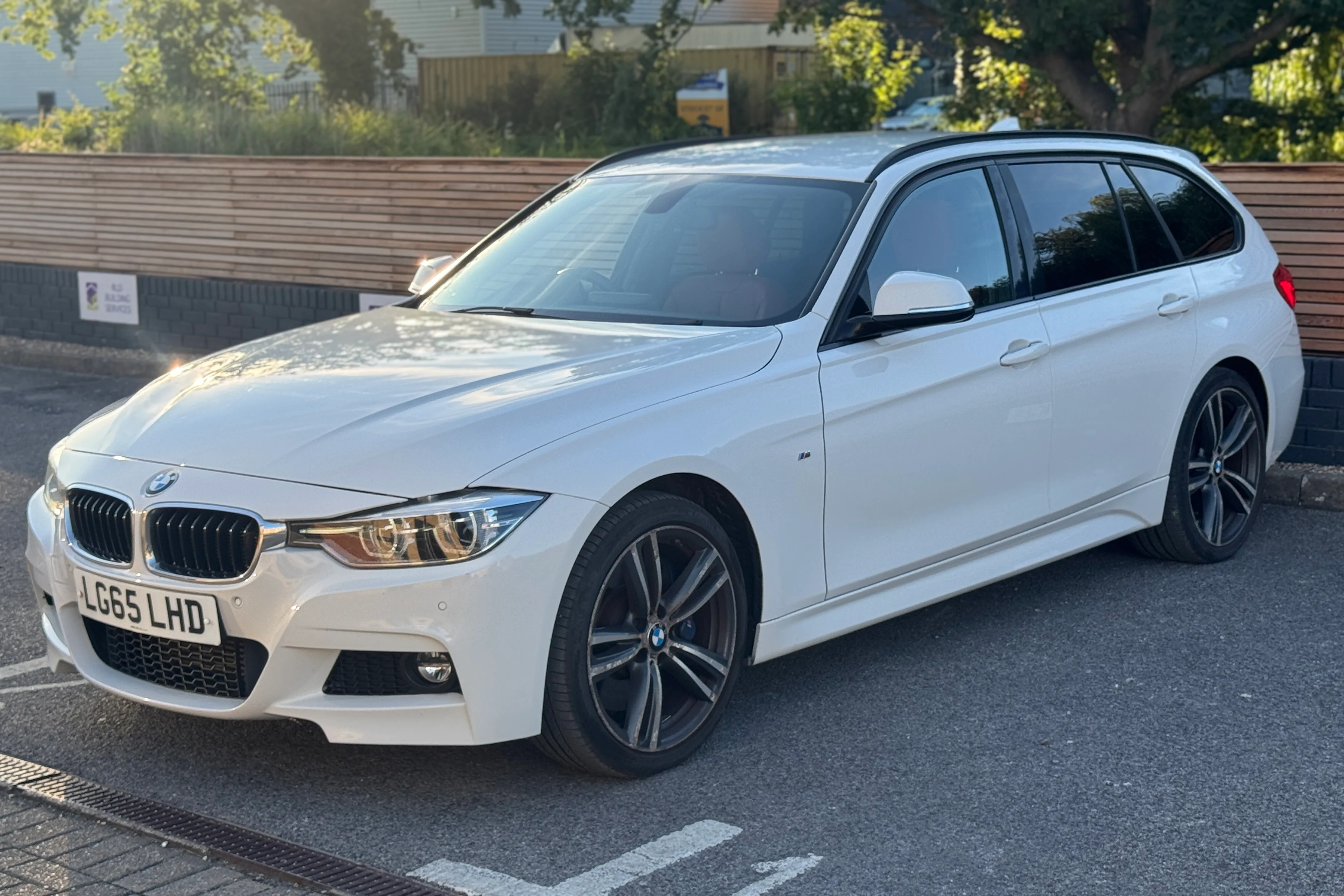 Thumbnail 3 for BMW 3 Series 335d xDrive M Sport Touring 2015