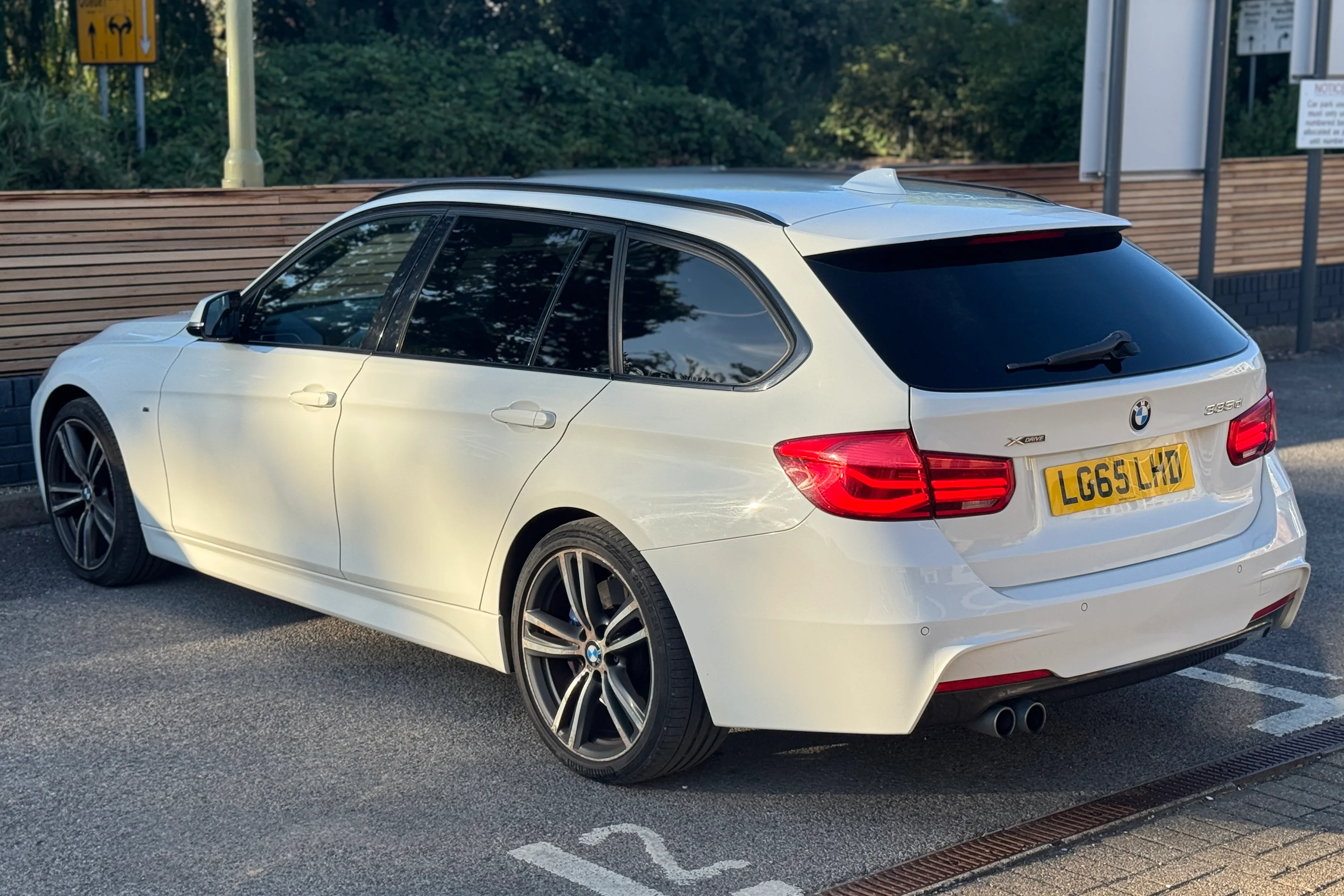 Thumbnail 4 for BMW 3 Series 335d xDrive M Sport Touring 2015