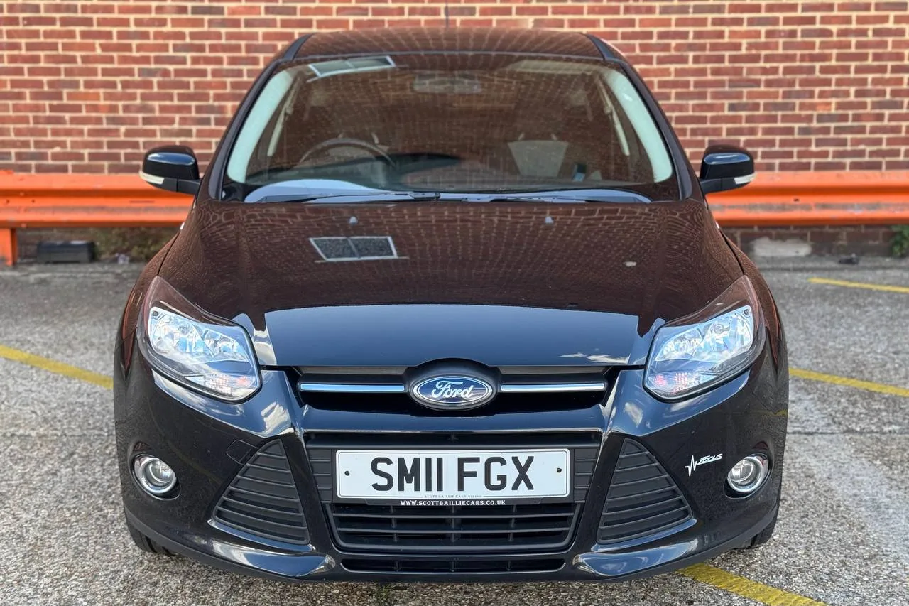Thumbnail 2 for Ford Focus Zetec 2011