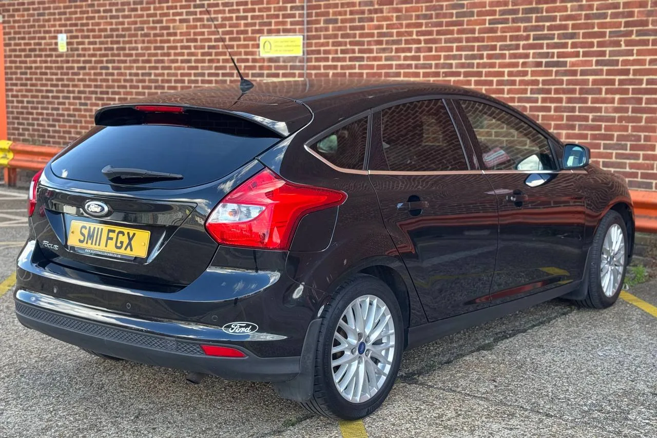Thumbnail 6 for Ford Focus Zetec 2011
