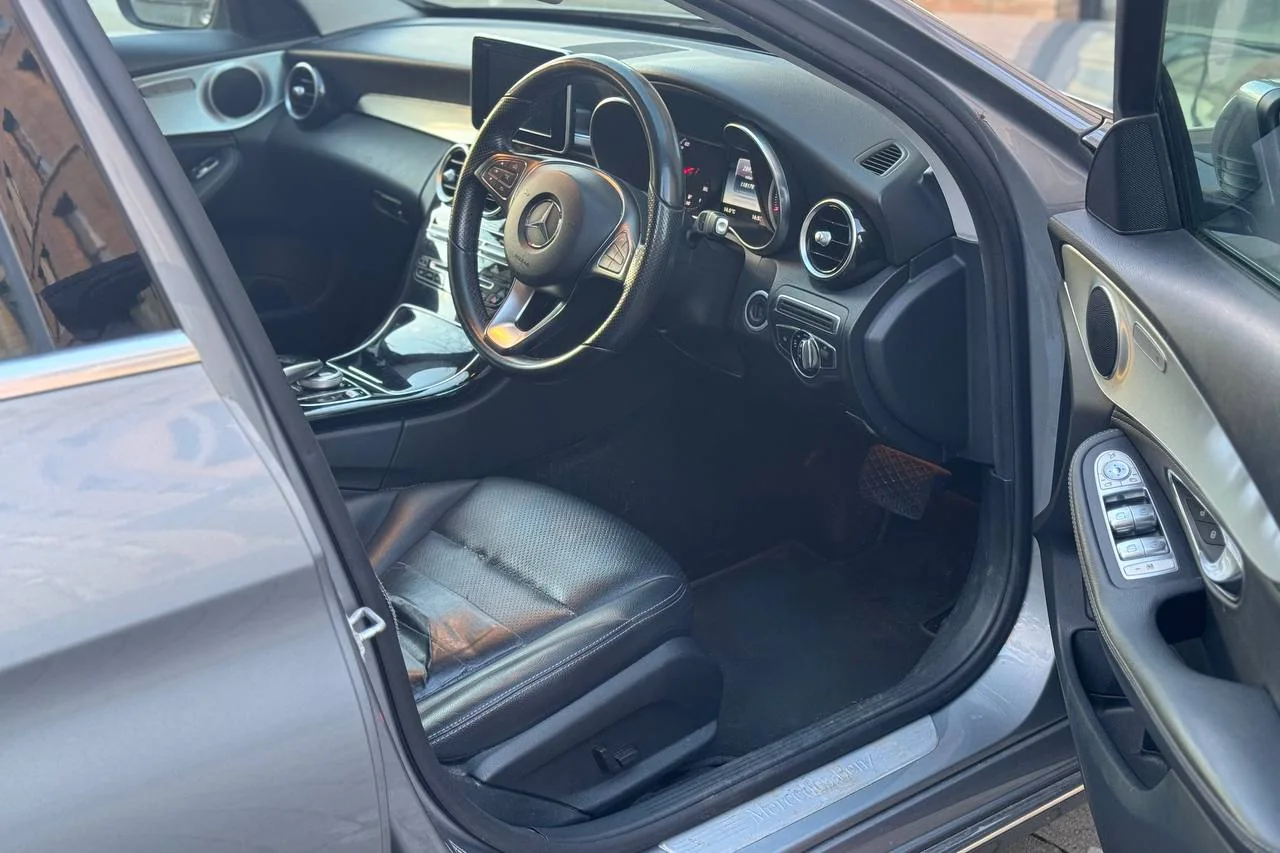 Thumbnail 13 for Mercedes C Class Sport C220 2014