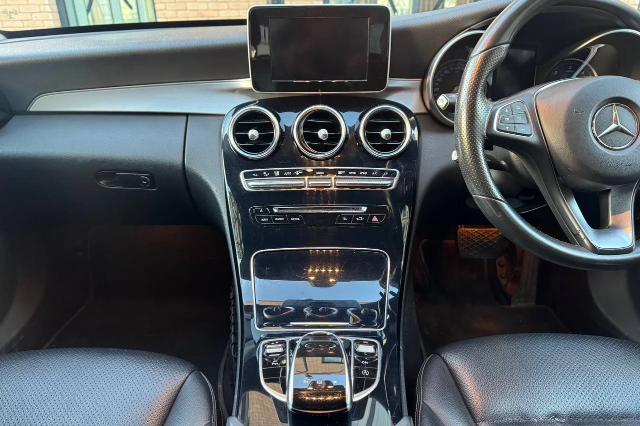 Thumbnail 16 for Mercedes C Class Sport C220 2014